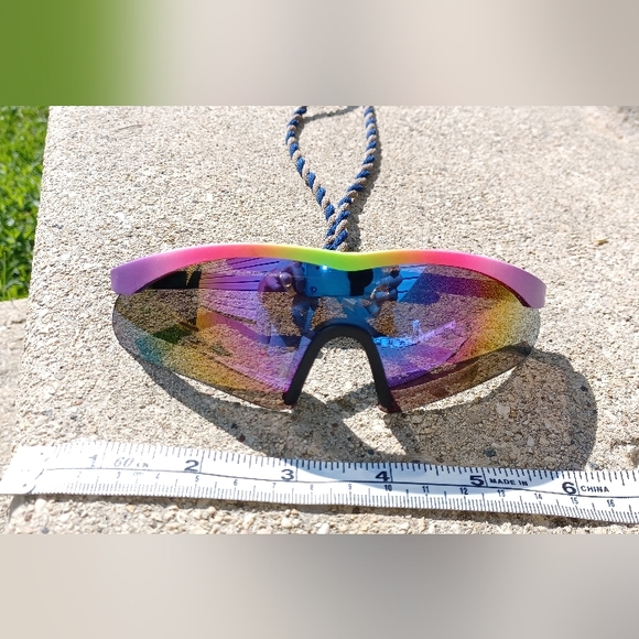 Kids 90s rainbow sports sunglasses - Picture 10 of 13